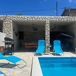 شقة Nivi